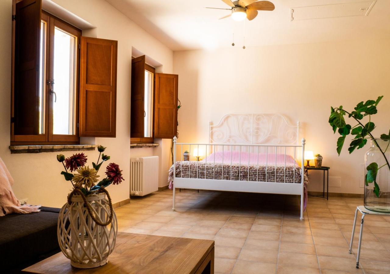B & B La Primavera แพร์โกลา ภายนอก รูปภาพ
